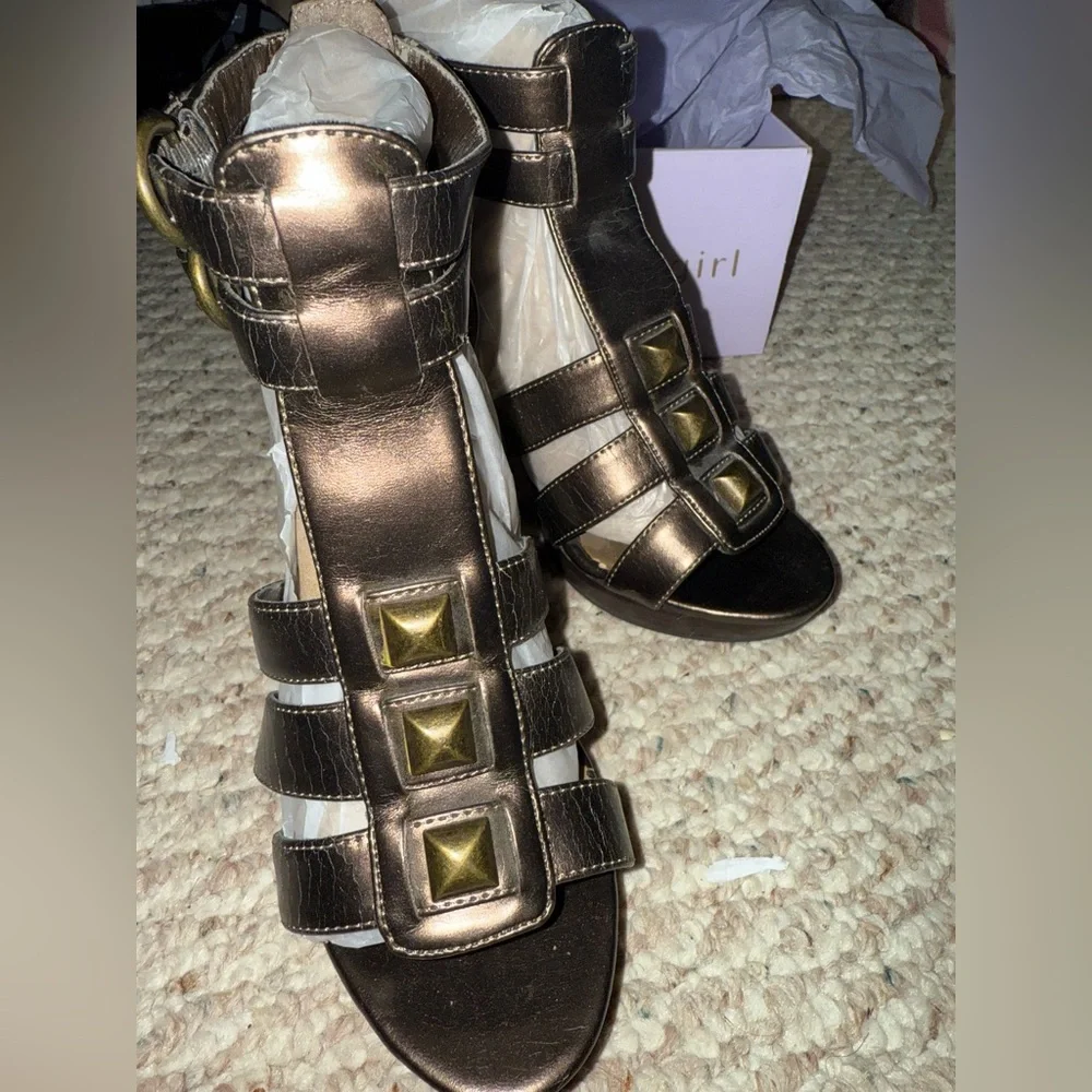 Madden Girl Lusterus Platform Gladiator Shoe for Women, Bronze Size 6.5 new
